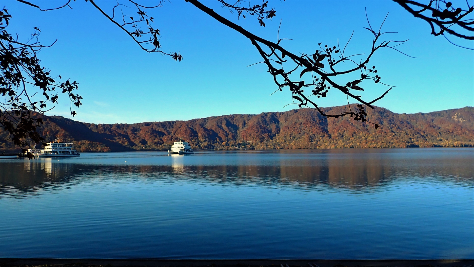 lake towada,